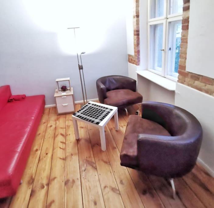 Typical Altbau In The Heart Of Wedding Appartement